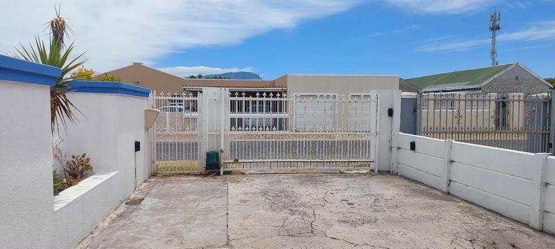 To Let 3 Bedroom Property for Rent in Grassy Park Western Cape